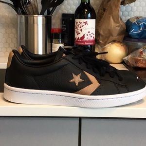 Men’s converse low top all-star sneakers like new